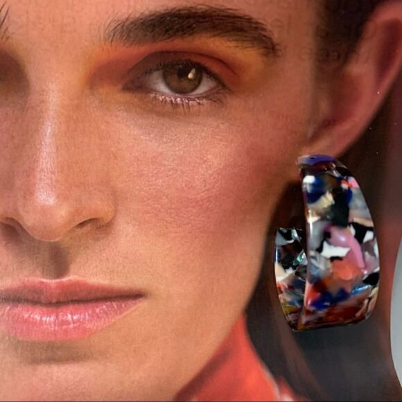 New! Multicolor Lightweight Resin Hoops - Picture 1 of 3